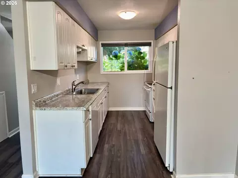 Kitchen - 2058 NE Hogan Dr, Gresham, OR 97030 photo 6 of 7