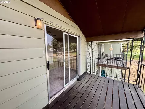 Exterior - 2058 NE Hogan Dr, Gresham, OR 97030 photo 3 of 4