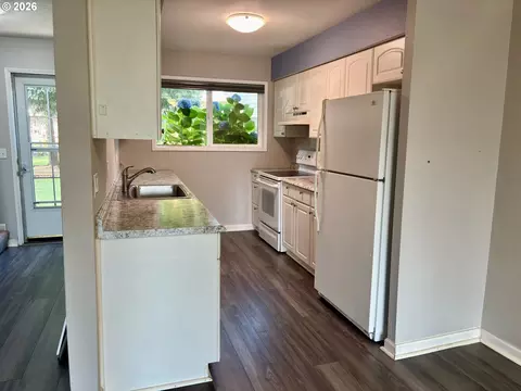 Kitchen - 2058 NE Hogan Dr, Gresham, OR 97030 photo 7 of 7