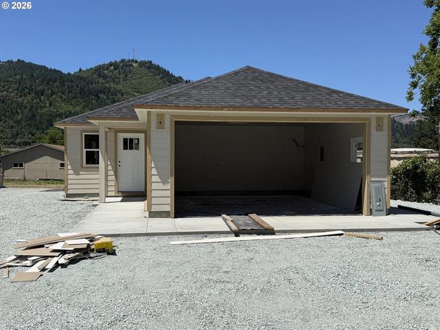 1123 Laura St, Myrtle Creek, OR 97457