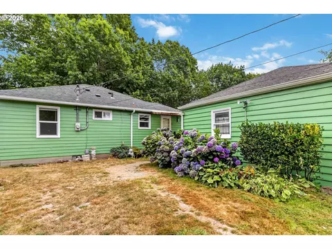 Exterior - 463 26th Ave, Longview, WA 98632 photo 9 of 11