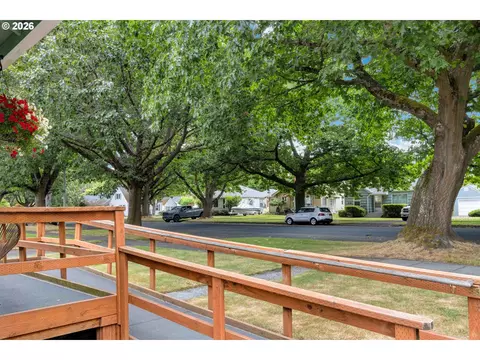 Exterior - 463 26th Ave, Longview, WA 98632 photo 4 of 11
