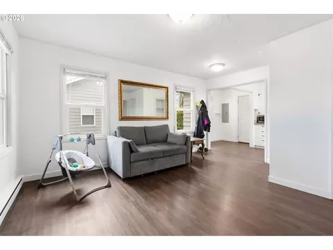 Living - 463 26th Ave, Longview, WA 98632 photo 1 of 5