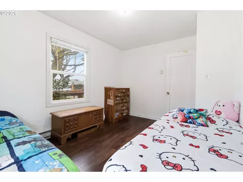 Bedroom - 463 26th Ave, Longview, WA 98632 photo 2 of 3