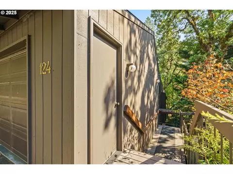 124 Brae Burn Dr, Eugene, OR 97405
