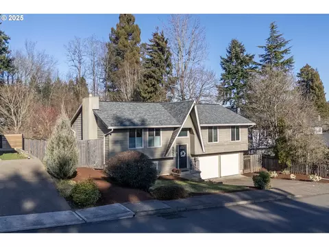 8665 SW Greensward Ln, Portland, OR 97224