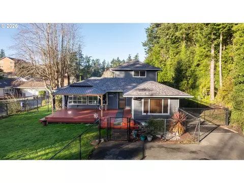 2324 13th St, North Bend, OR 97459