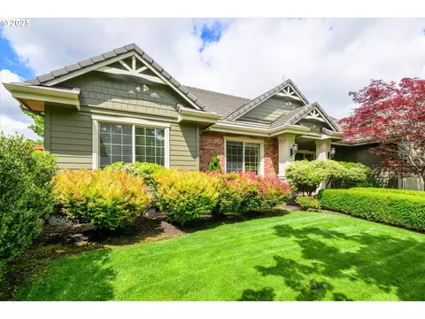 2053 Lakeview Dr, Eugene, OR 97408