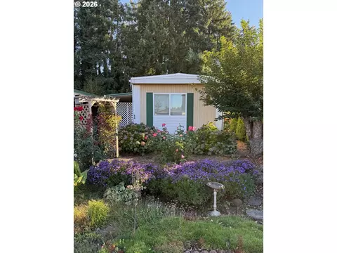 82274 River Dr #1, Creswell, OR 97426