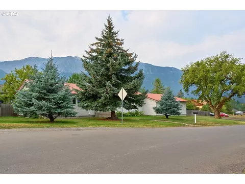 100 W 10th St, Joseph, OR 97846