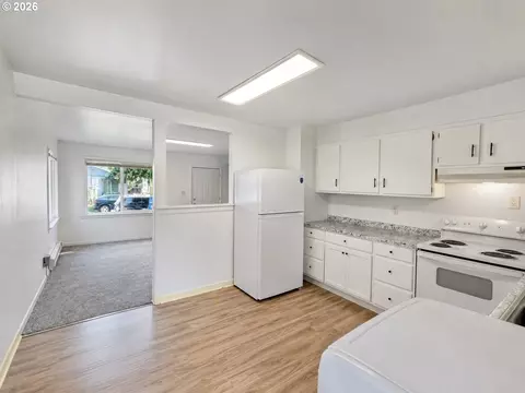 Kitchen - 263 28th Ave, Longview, WA 98632 photo 1 of 2