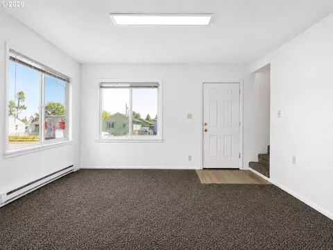 Living - 263 28th Ave, Longview, WA 98632 photo 2 of 3