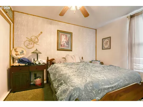 Bedroom - 1806 SE Byers Pl, Pendleton, OR 97801 photo 1 of 6