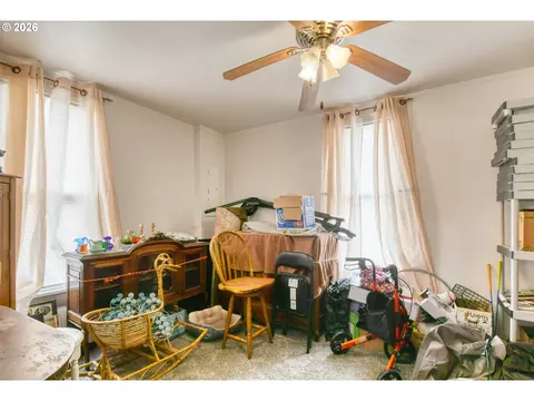 Bedroom - 1806 SE Byers Pl, Pendleton, OR 97801 photo 5 of 6