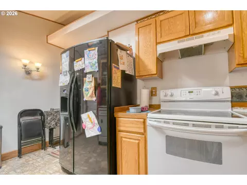 Kitchen - 1806 SE Byers Pl, Pendleton, OR 97801 photo 3 of 4