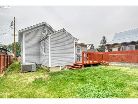 Exterior - 1806 SE Byers Pl, Pendleton, OR 97801 photo 11 of 13