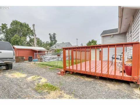 Exterior - 1806 SE Byers Pl, Pendleton, OR 97801 photo 7 of 13