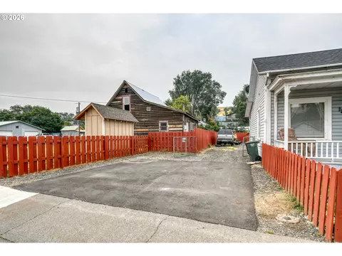 Exterior - 1806 SE Byers Pl, Pendleton, OR 97801 photo 3 of 13