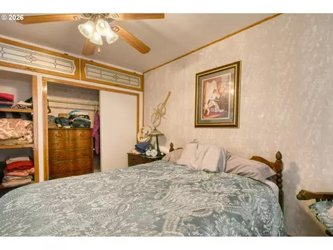 Bedroom - 1806 SE Byers Pl, Pendleton, OR 97801 photo 2 of 6