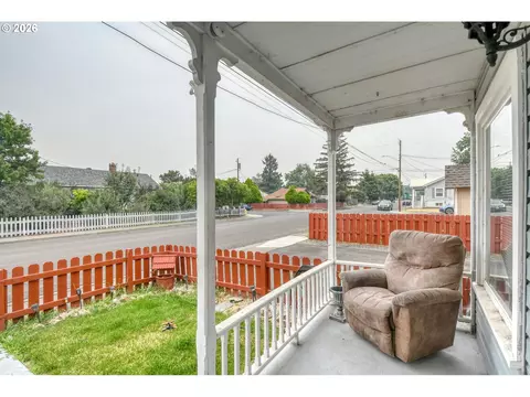 Exterior - 1806 SE Byers Pl, Pendleton, OR 97801 photo 5 of 13
