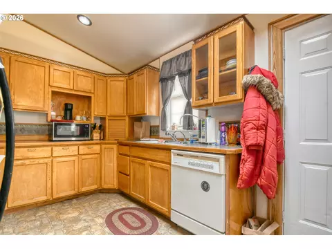Kitchen - 1806 SE Byers Pl, Pendleton, OR 97801 photo 1 of 4