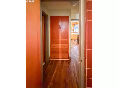 Entry Way - 212 Park St, Riddle, OR 97469 photo 2 of 3