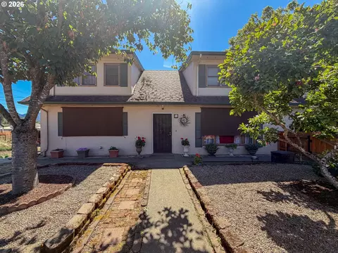 Exterior - 212 Park St, Riddle, OR 97469 photo 2 of 6