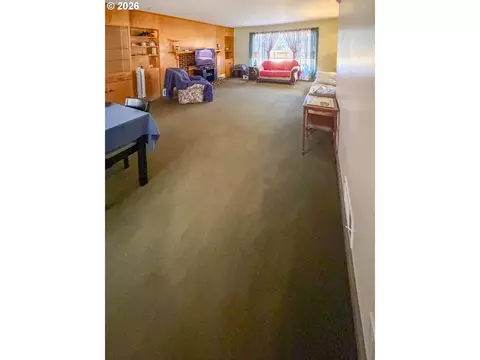 Living - 212 Park St, Riddle, OR 97469 photo 2 of 2