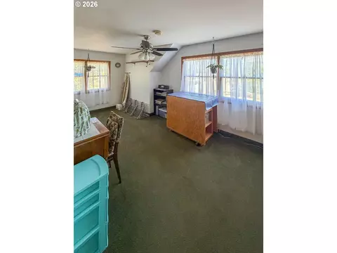 Bedroom - 212 Park St, Riddle, OR 97469 photo 5 of 6