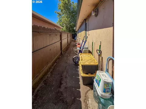 Exterior - 212 Park St, Riddle, OR 97469 photo 4 of 6