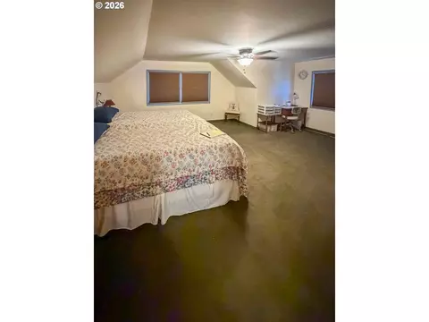 Bedroom - 212 Park St, Riddle, OR 97469 photo 1 of 6