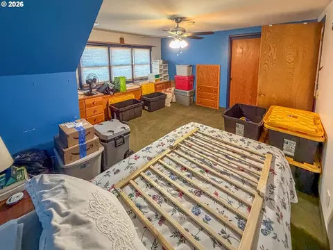 Bedroom - 212 Park St, Riddle, OR 97469 photo 4 of 6