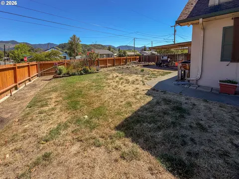 Exterior - 212 Park St, Riddle, OR 97469 photo 6 of 6