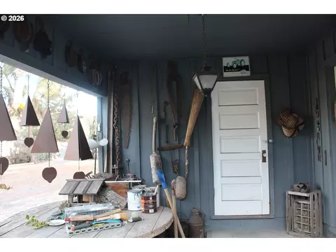 Exterior - 3355 Kircher Rd, Chiloquin, OR 97624 photo 2 of 4