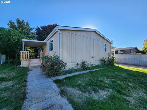 1500 NE Gabriela Ct #16, Salem, OR 97301