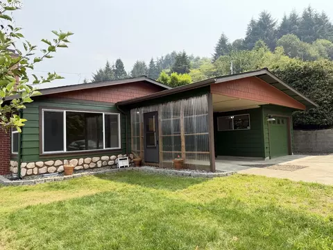 900 Rowe St, Reedsport, OR 97467