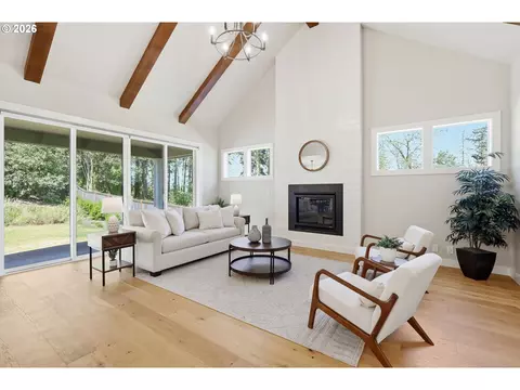 Living - 2153 Majestic Pl, Eugene, OR 97403 photo 2 of 2