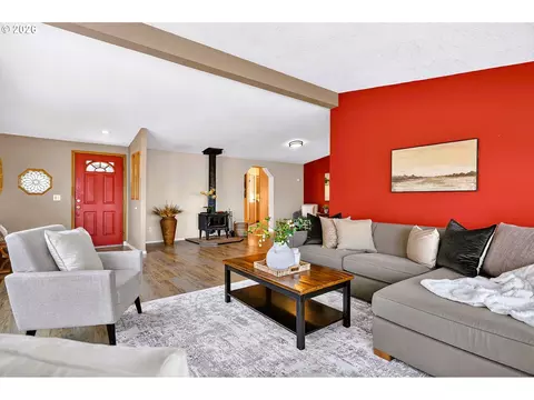 Living - 1515 Morgensen Rd, Mosier, OR 97040 photo 6 of 6