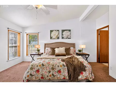 Bedroom - 1515 Morgensen Rd, Mosier, OR 97040 photo 1 of 7