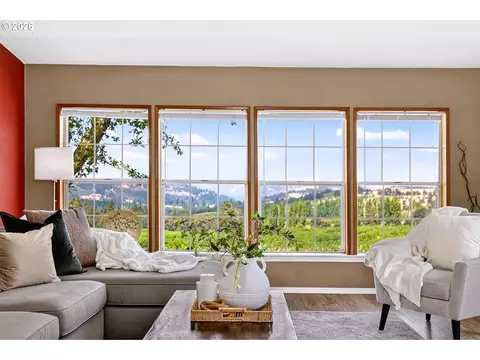 Living - 1515 Morgensen Rd, Mosier, OR 97040 photo 2 of 6
