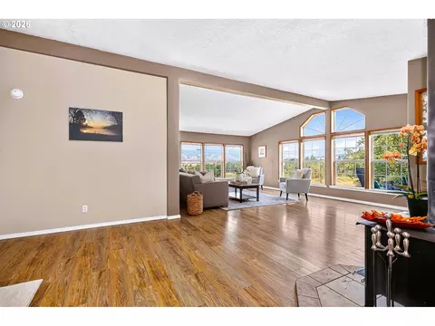 Living - 1515 Morgensen Rd, Mosier, OR 97040 photo 4 of 6