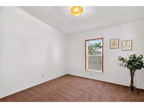 Bedroom - 1515 Morgensen Rd, Mosier, OR 97040 photo 6 of 7