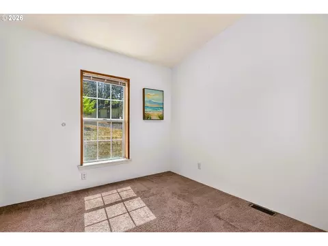 Bedroom - 1515 Morgensen Rd, Mosier, OR 97040 photo 7 of 7
