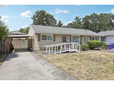 360 W Hereford St, Gladstone, OR 97027