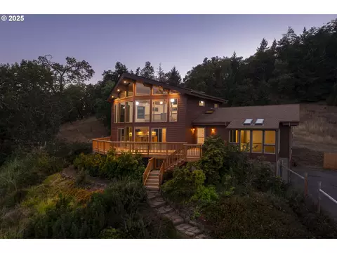 880 Jewel Dr, Roseburg, OR 97471