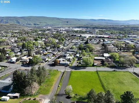 W 10th St, The Dalles, OR 97058 photo 9