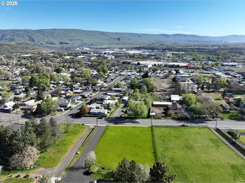 W 10th St, The Dalles, OR 97058 photo 8