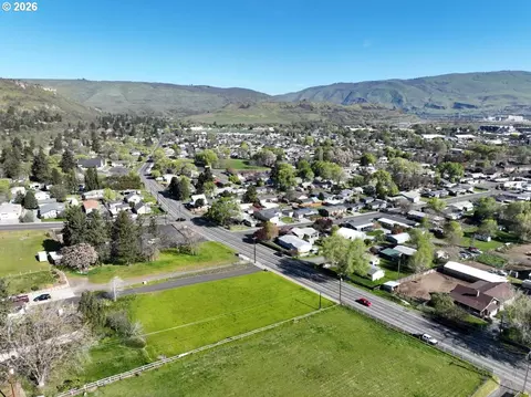 W 10th St, The Dalles, OR 97058 photo 7