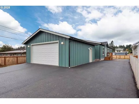 2142 Everett Ave, North Bend, OR 97459
