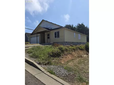 30302 Driftwood Dr, Gold Beach, OR 97444